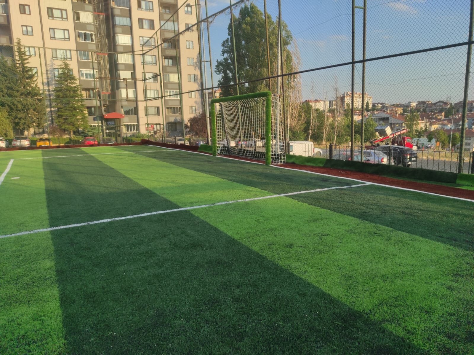 Ada Halı Saha Kırkkonaklar sahadan fotoğraf 14