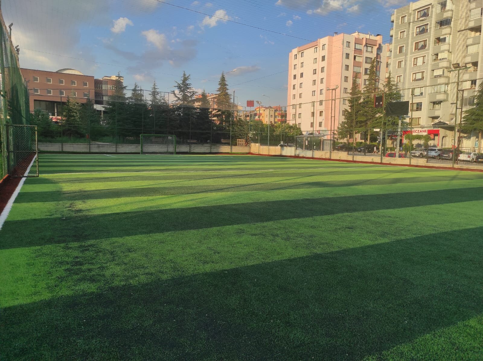 Ada Halı Saha Kırkkonaklar sahadan fotoğraf 19