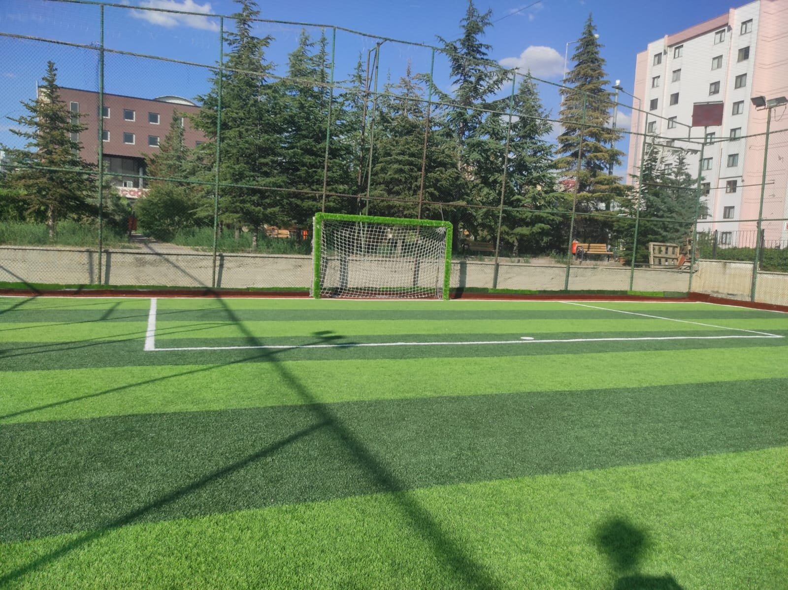 Ada Halı Saha Kırkkonaklar sahadan fotoğraf 23