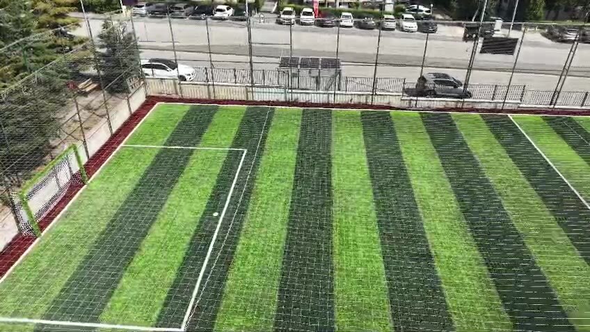 Ada Halı Saha Kırkkonaklar havadan drone görüntüsü, çizgili suni çim zemin